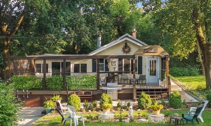 Zenda House | 3-bed 2-bath fully remodeled house walking distance to Lake w/parking for Boat!