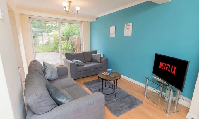 Olton House | 3 Bed 3 Bath - NEC, JLR, Airport, Solihull Hospital.