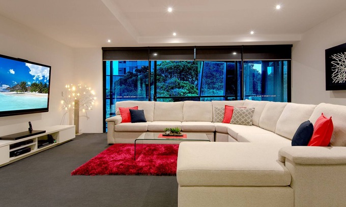Surfers Paradise Apartment | 3 bed 3 bath on lvl 2 in Circle on Cavill
