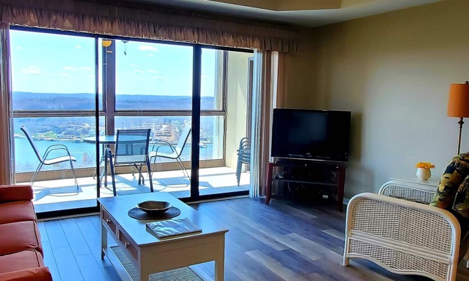 Lake Ozark Condo | 3 bed 3 bath WITH BREATHTAKING VIEWS! Famous Hippopotamus pool/swim up bar .