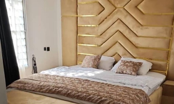 Ibadan Apartment | 3-bed Apt in beautiful Ibadan with WiFi,nHouse 7 zartech transformer oluyole ib