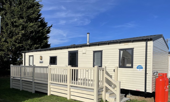 Isle of Grain House | 3 bed caravan sleeps 8 AllHallows Holiday Park