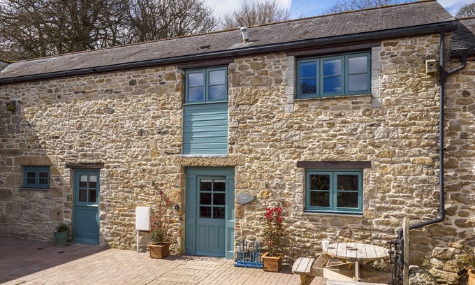 Falmouth Cottage | 3 bed cottage nr Falmouth/Helford River with shared pool/hot tub
