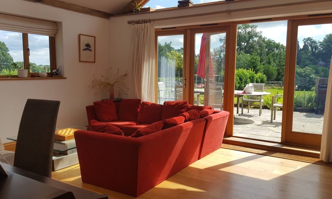 Haslemere House | 3 BED (Ensuite) Self Catering Contemporary Oak Framed in Rural Countryside