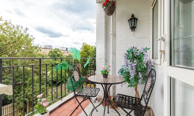 Nine Elms House | 3 Bed Flat, Dedicated Workspace, Parking, 4KTV