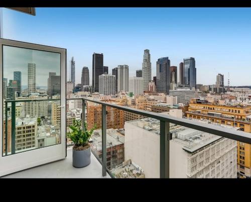 Downtown Los Angeles Apartment | 3-Bed High-Rise with Panoramic Views, Pool & Spa
