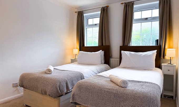 Maidstone House | 3-Bed Home | Easy Access to Maidstone West Station