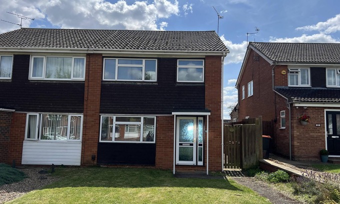 Grasby House | 3-Bed House - Sleeps 5 with free on street parking