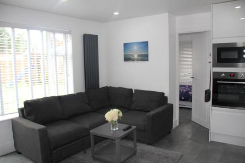 Buckhurst Hill Apartment | 3 Bed house walking distance to Central line