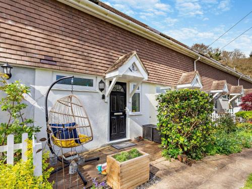 Charmouth House | 3 Bed in Charmouth 94692