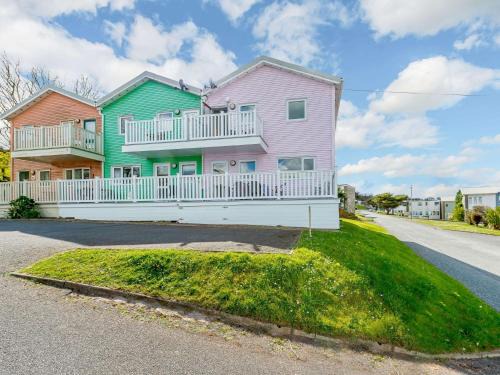 Pembroke House | 3 Bed in Freshwater East FB277