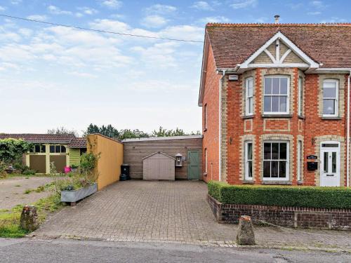 Gillingham House | 3 Bed in Gillingham 53854