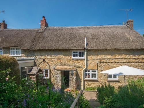 West Compton House | 3 Bed in Uploders DC059