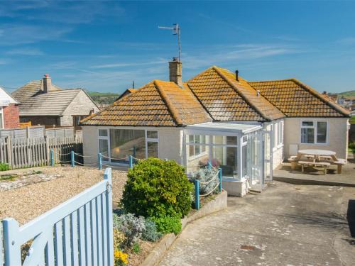 West Bay House | 3 Bed in West Bay DC117