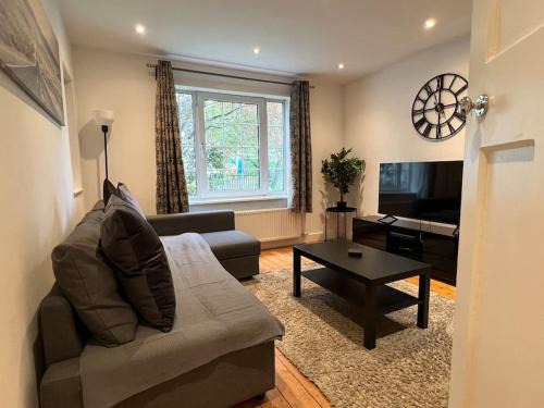 Haringey House | 3 Bed luxury house, 10 min walk to underground