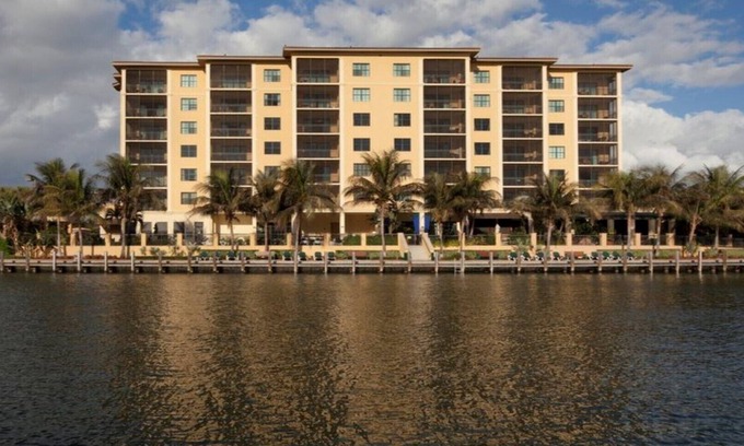 Marco Island Resort | 3 bed luxury resort on Marco Island 6th Floor Sleeps 8