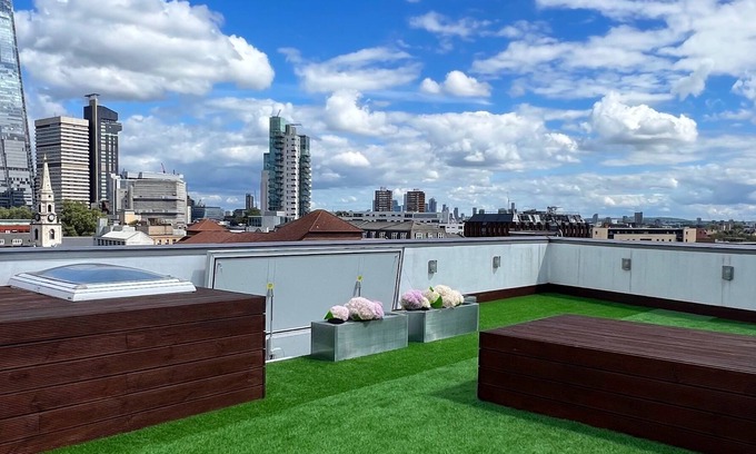 Cathedrals Apartment | 3 bed Penthouse With Rooftop With Views of London eye