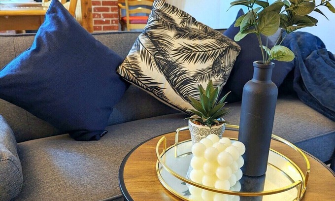 Wickham St Paul Apartment | 3-bed | Sleeps 5 | 2 Bath | Parking | Contractor