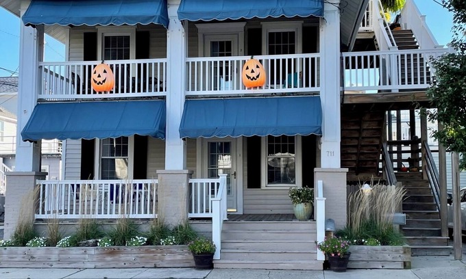 North End Condo | 3 Bedroom, 1 1/2 bath North End condo just a short walk from the beach