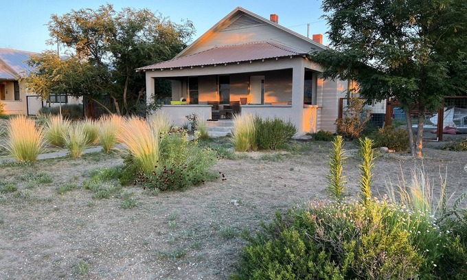 Marfa House | 3 bedroom 1.5 Bath - 6 guest