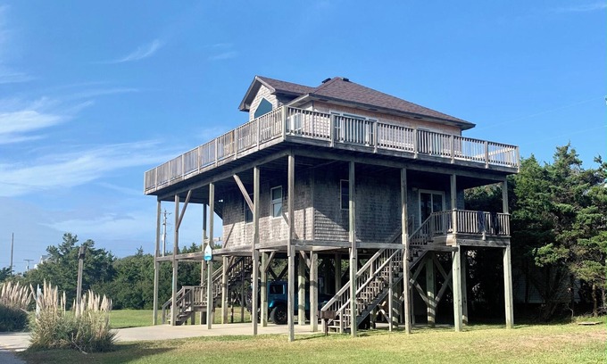 Frisco House | 3 Bedroom 2.5 Bath- Beautiful Oceanview Cottage 2 Minute Walk to Remote Beach.