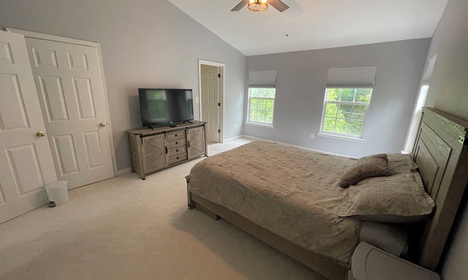 Parole Condo | 3 Bedroom/2.5 bathroom close to Naval Academy, NMCM Stadium, and downtown.