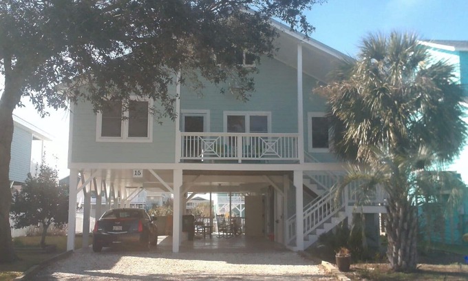 Ocean Isle Beach Cottage | 3 Bedroom/2 Bath , Beautiful Cottage W/Dock and Quick Walk to Beach/Dining