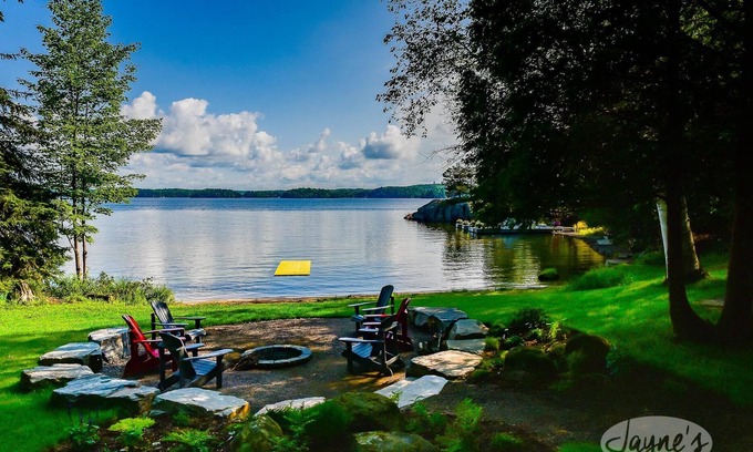 Muskoka Lakes Cottage | 3 bedroom, 2 bath cottage! Port Carling, Lake Rosseau! Shallow, Sandy Waterfront