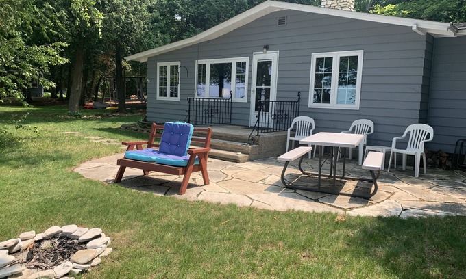 Gills Rock House | 3 Bedroom, 2 bath cottage on the shores of Garrett Bay with private beach