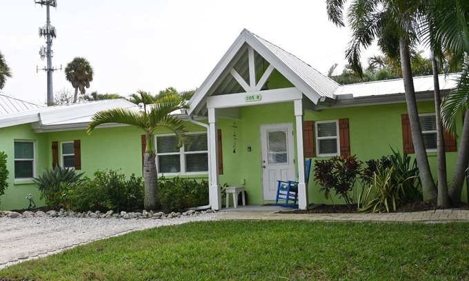 Holmes Beach House | 3 Bedroom, 2 Bath Ground Level with Heated Pool - Short walk to the beach.