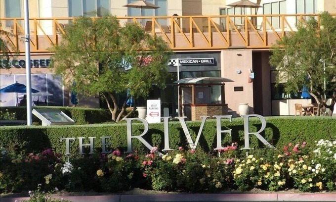 Rancho Mirage Condo | *3 Bedroom, 2 bath glamorous resort on the golf course - $99
