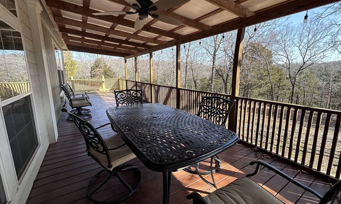 Vian House | 3 bedroom 2 bath home in gated community. Minutes from Lake Tenkiller.