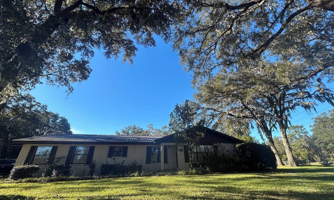 Lake City House | 3-bedroom 2 bath house with in ground pool