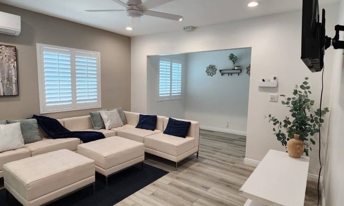 Central San Pedro House | 3 BEDROOM, 2 BATHROOM GATED HOME WITH 3 PARKING SPOTS