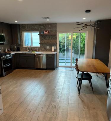 Westchester House | 3 bedroom 2 bathroom stylish and modern home in Marina Del Rey