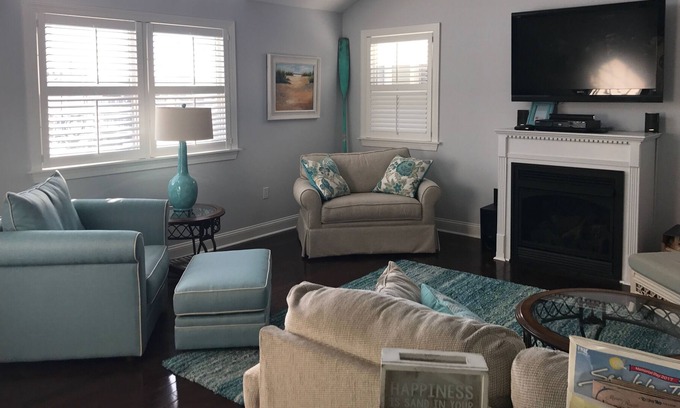 Sea Isle City Apartment | 3 Bedroom/2 Full Bath Condo, 1 Block To Beach, Walk to Acme/CVS