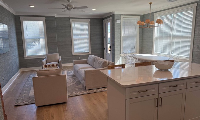 University Hills House | 3 Bedroom 3.5 Bath brand new condo! Less than 2 miles from The Grove and Square.