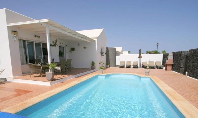 Los Mojones House | 3 bedroom,3 bathroom villa with heated pool.Close to restaurants and shops.