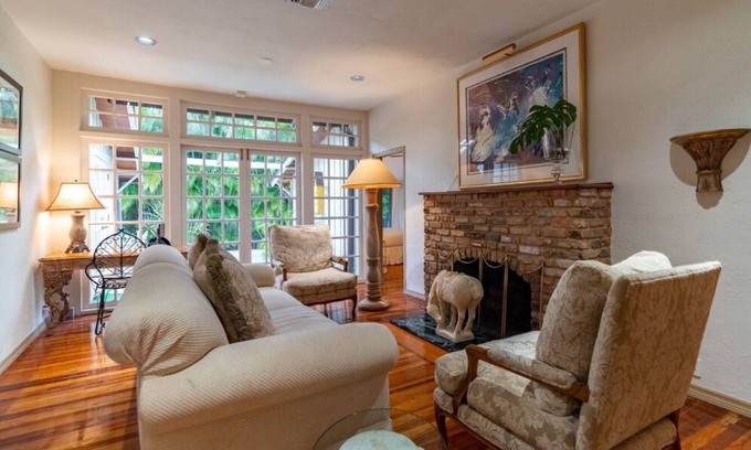Southwest Coconut Grove Apartment | 3 Bedroom 629889 by Houzlet