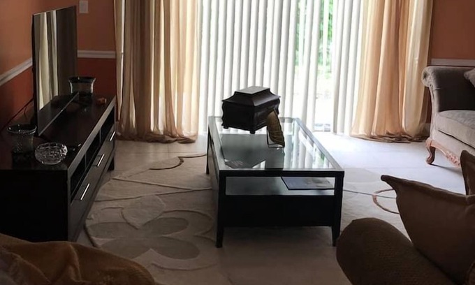 Lauderhill Apartment | 3 Bedroom 702143 by Houzlet