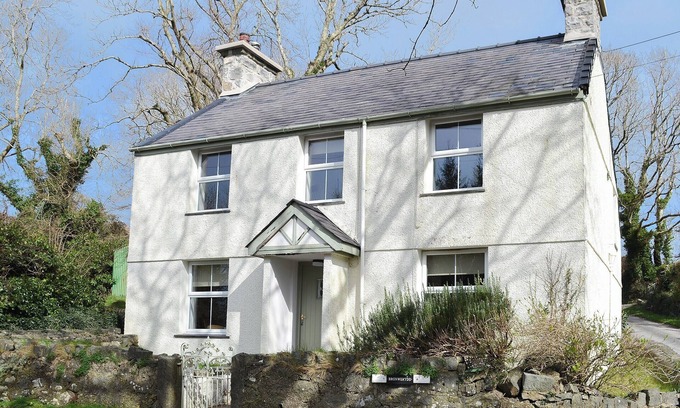 Gyrngoch Cottage | 3 bedroom accommodation in near Clynnog Fawr
