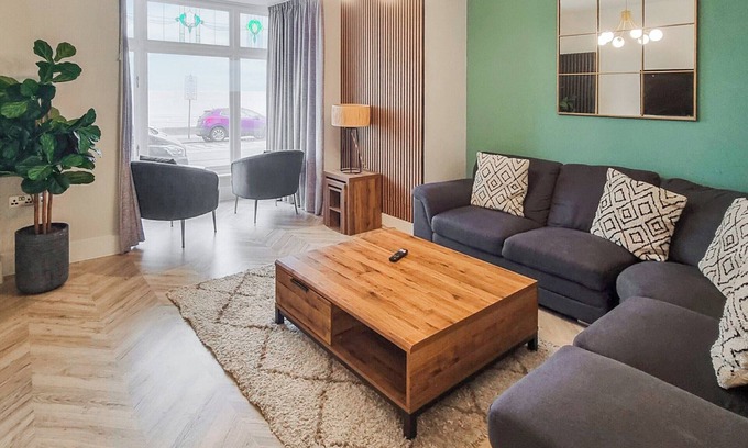 Aberystwyth Apartment | 3 bedroom accommodation in Aberystwyth
