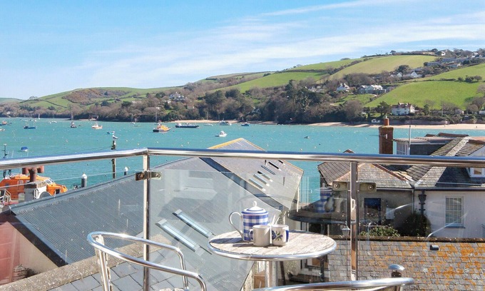 Salcombe Cottage | 3 bedroom accommodation in Buckley St