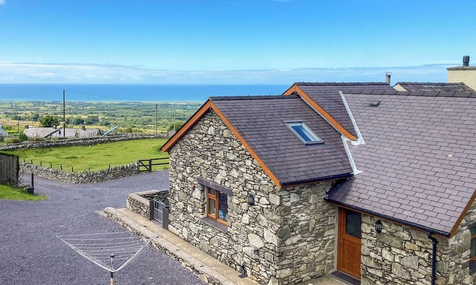 Caernarfon Cottage | 3 bedroom accommodation in Cilgwyn, near Caernarfon