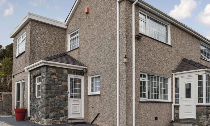 Llanddeiniolen Cottage | 3 bedroom accommodation in Caernarfon