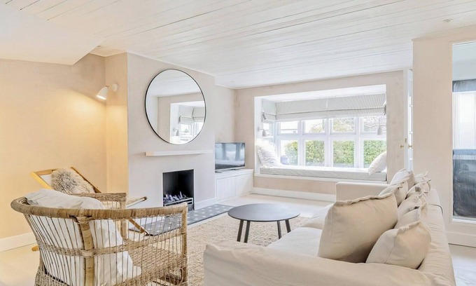 West Wittering Cottage | 3 bedroom accommodation in West Wittering, near Chichester