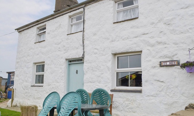 Garn Fadryn Cottage | 3 bedroom accommodation in Rhiw, near Pwllheli