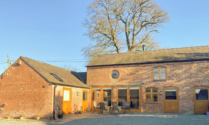 Loppington Cottage | 3 bedroom accommodation in Northwood, near Ellesmere