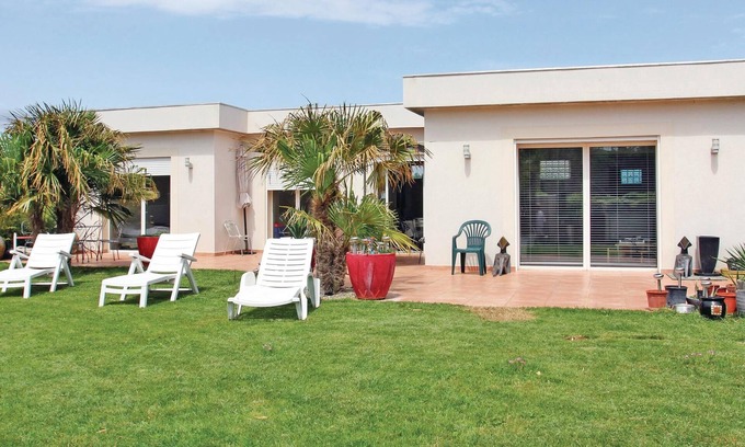Montelimar House | 3 bedroom accommodation in Montélimar