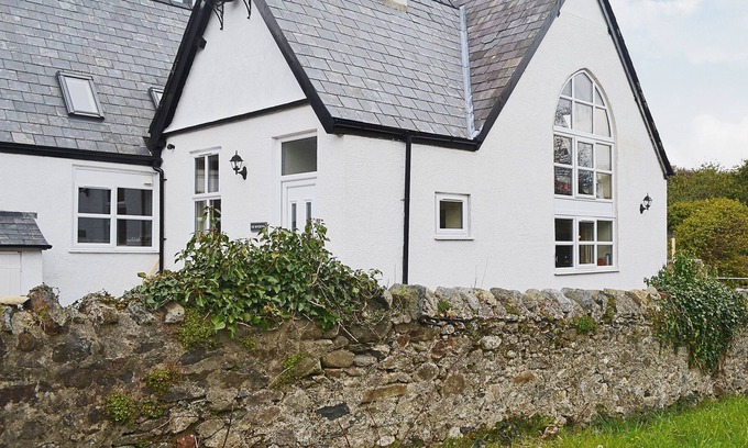 Pont-rug Cottage | 3 bedroom accommodation in Caeathro, Caernarfon